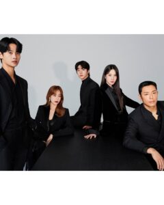 Kim Hyo-jin Instagram - 무디 배우들과💚 단체컷 #무인도의디바#넷플릭스사진