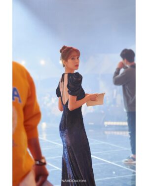 Kim Hyo-jin Instagram - 나무 홍보팀에서 촬영해준 란주웅니💚 란주 더덕축제에 맞게 꾸며봤던날~ 시간이 참 빠르다.. 그 날 현장의 공기,떨림,설렘. #윤란주#무인도의디바#더덕축제
