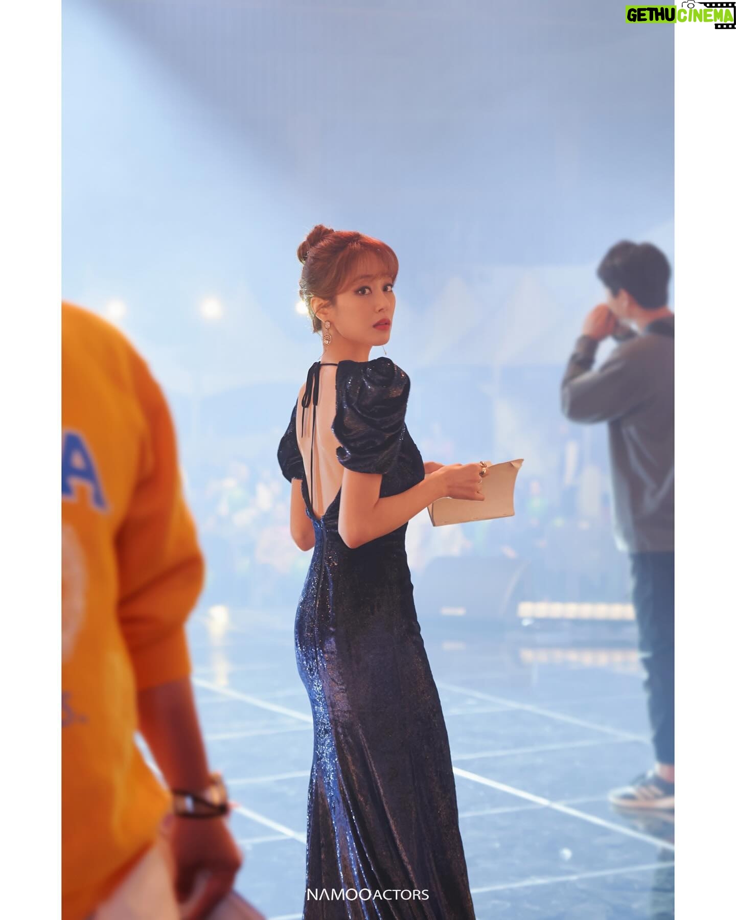Kim Hyo-jin - 21.1K Likes - 나무 홍보팀에서 촬영해준 란주웅니💚 란주 더덕축제에 맞게 꾸며봤던날~ 시간이 참 빠르다.. 그 날 현장의 공기,떨림,설렘. #윤란주#무인도의디바#더덕축제