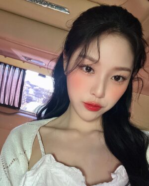 Kim Hyun-jin Instagram - 🌼