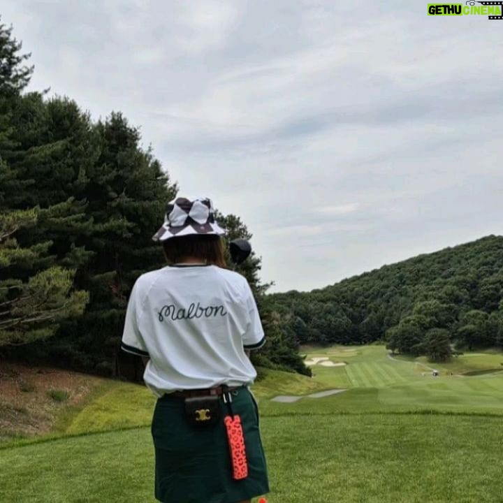 Kim Ji-hye Instagram - 내사랑 #지산cc . 모든게...조금씩...부족했던 필드 . 토크가 안됨 ㅜㅜ 힝 . 다시 레슨 . 낼부터 더 열심히 연습하자 ㅋㅋㅋ . 😆계속 연습 .