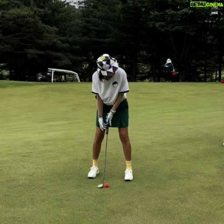Kim Ji-hye Instagram - 내사랑 #지산cc . 모든게...조금씩...부족했던 필드 . 토크가 안됨 ㅜㅜ 힝 . 다시 레슨 . 낼부터 더 열심히 연습하자 ㅋㅋㅋ . 😆계속 연습 .