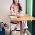 Kim Jin-kyung Instagram - 과거의 Style73 실루엣을 복각하여 현대적으로 계승한 반스의 ‘스포츠 로우와 함께 봄을 맞이 해 봄 🌸💕👟