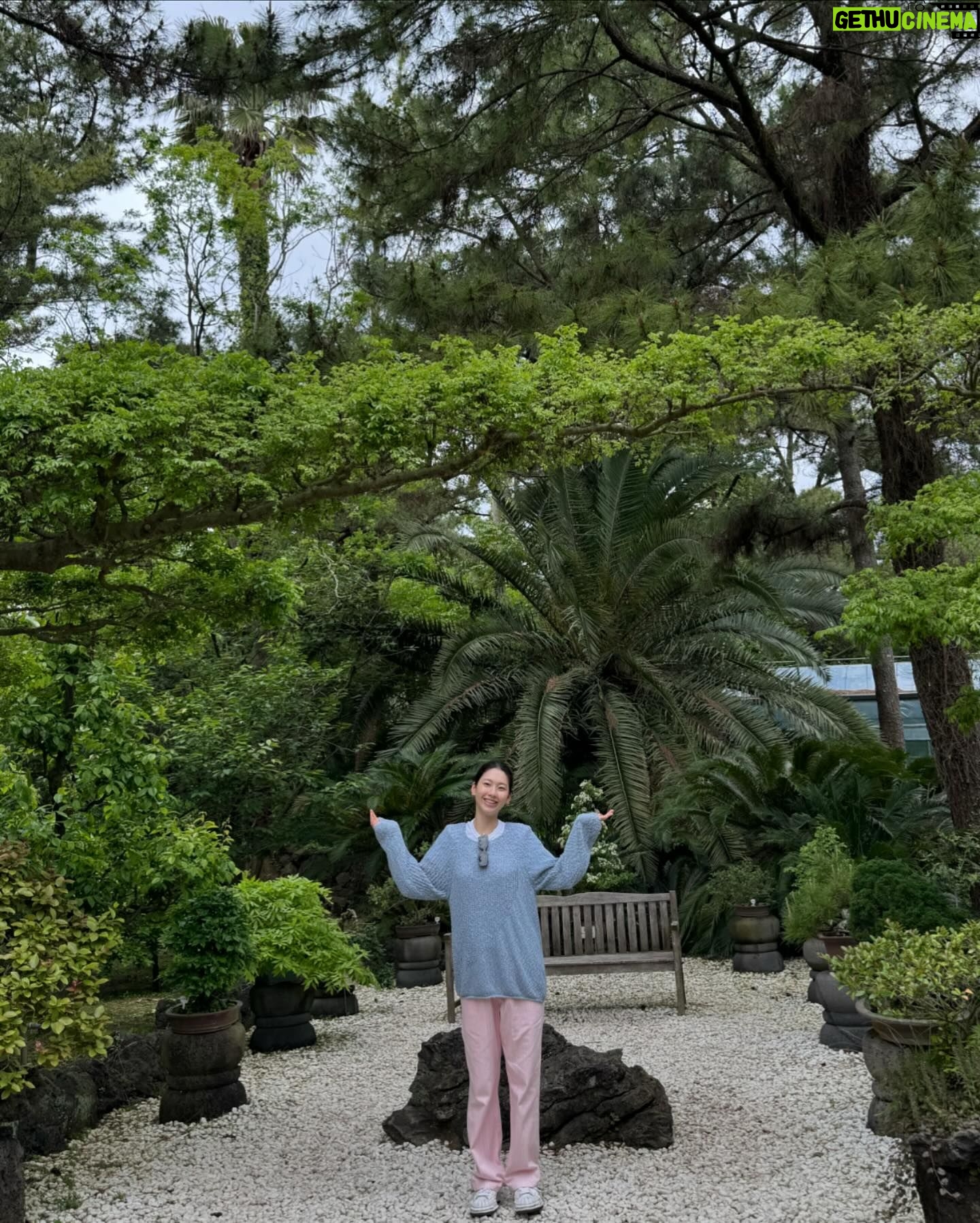 Kim Jin-kyung Instagram - 비오기 전에 탈출하라 우당탕탕 제주🏝️