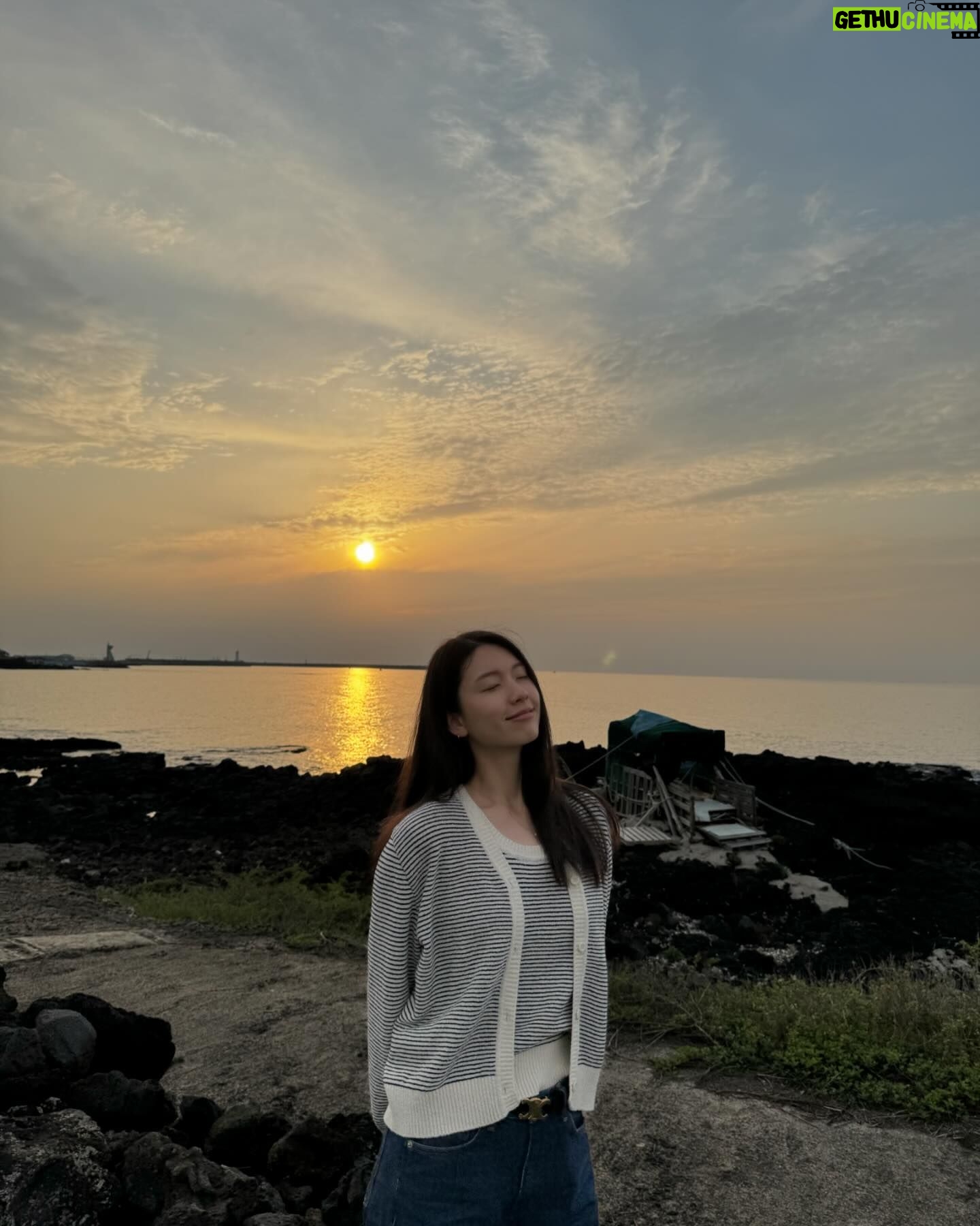 Kim Jin-kyung Instagram - 비오기 전에 탈출하라 우당탕탕 제주🏝️