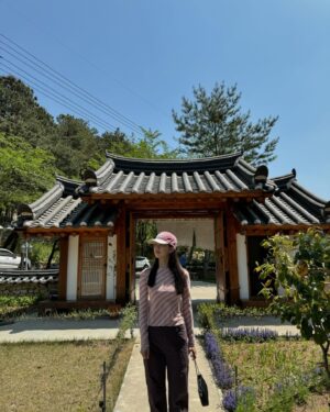 Kim Jin-kyung Instagram - 날씨 갑자기 왜이렇게 좋은거지 😙💚🌿
