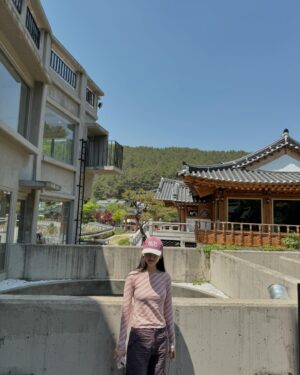 Kim Jin-kyung Instagram - 날씨 갑자기 왜이렇게 좋은거지 😙💚🌿