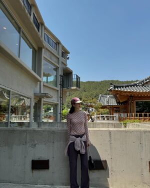 Kim Jin-kyung Instagram - 날씨 갑자기 왜이렇게 좋은거지 😙💚🌿