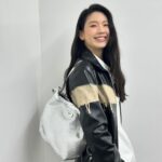 Kim Jin-kyung Instagram - 나의 모스키노 실버 미니레터링 백🩶🪩 #Moschino #모스키노