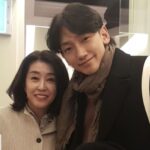 Kim Mi-kyeong Instagram - 너무 멋있어서 체면이고 뭐고 사진 한장 찍어요! ~ 를 외침. 먼 옛날 같은 드라마를 찍었을때 착한 성품에 너무나 성실하게 촬영에 임했던 기억이 남아 있는데 여전히 간직하고 있는 심성에 그때보다 더 근사해진 피지컬!!! 내 딸아이의 영원한 연예인ㅎㅎ 늘 건강하시길!! ♥️