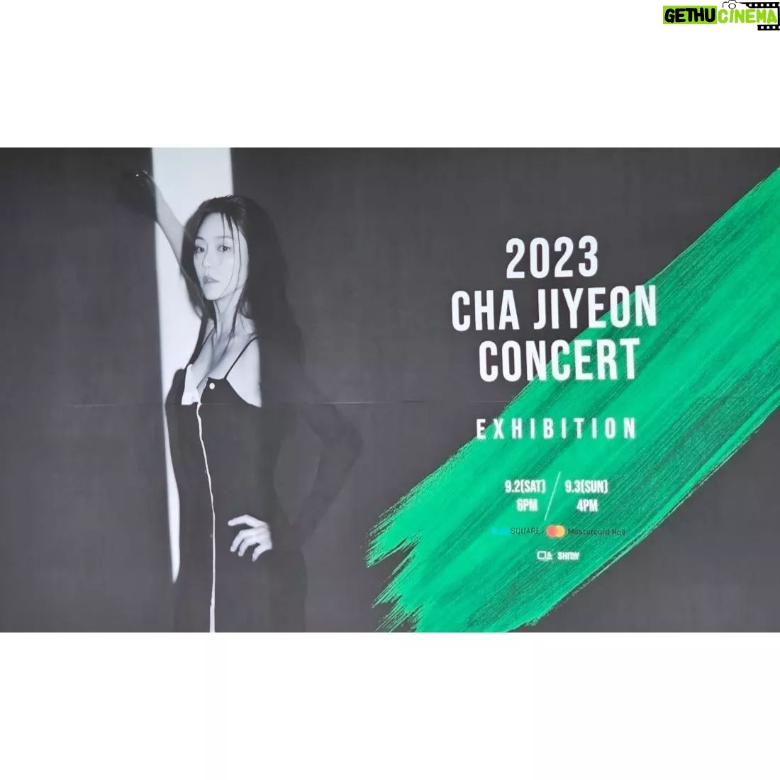 Kim Mi-kyeong Instagram - 차지연 콘서트! 손꼽아 기다리던 공연. 내가 너무나 좋아하는 The Lion King 'Circle of Life ' 로 포문을 열때부터 내 심장이 세배로 뛰기 시작했다. 공연 내내 벅찬 감동을 선물해준 멋진 사람 차지연. 17년만에 단독 콘서트를 했으니 두번째는 얼마나 더 기다려야 하나. 관객들의 뜨거운 함성에, 그리 오래 기다리게 하지 않을것이라 믿는다. 첫공연을 축하해! 최고였어! 고마워!!♥️♥️♥️♥️♥️