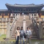 Kim Mi-kyeong Instagram - 언니들이랑 경주 여행. 걷고 또 걸어도 그저 좋다. 오랫만에 불국사도 가고 수학여행 온 학생들마냥 사진도 찍고 커피가 맛있는 까페에서 아아도 마시고 ~~^^