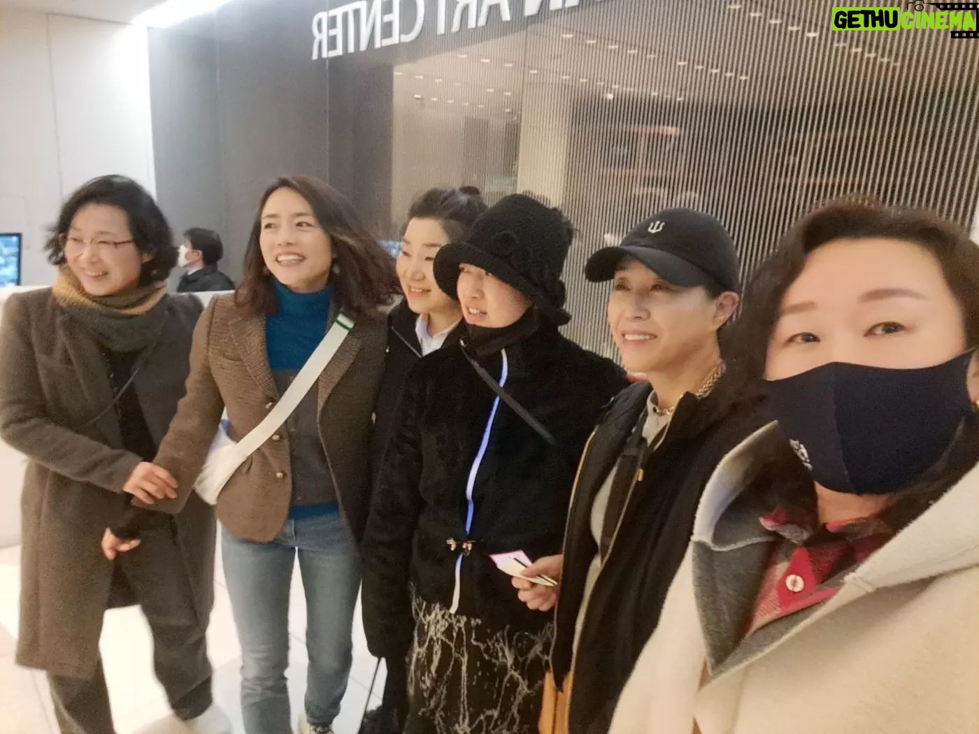 Kim Mi-kyeong Instagram - 해녀들 완전체. 희정 공연 관람^^