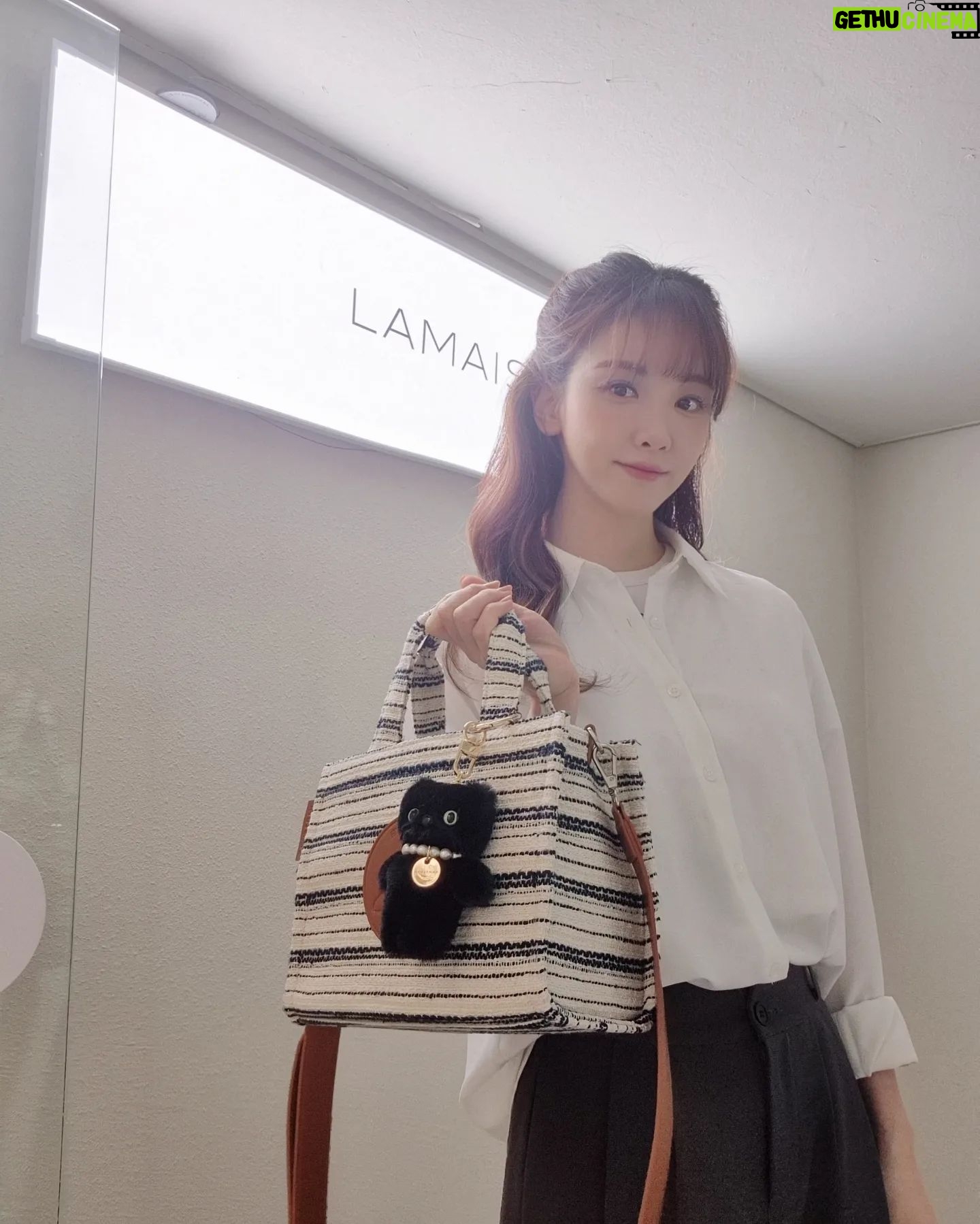 Kim Min-ah Instagram - 날씨좋고 헤메이뿌고 합격기념 가방선물도 귀엽고🤭 #렌즈닦자