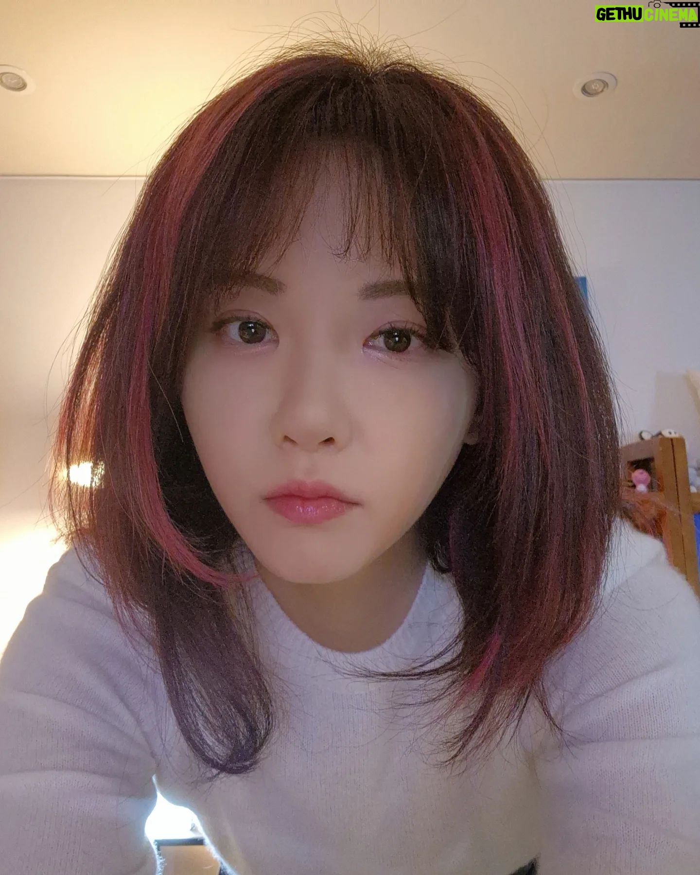 Kim Min-ah Instagram - 술 먹고나면 알 수 없는 사진이 남아있음 #memory #where?