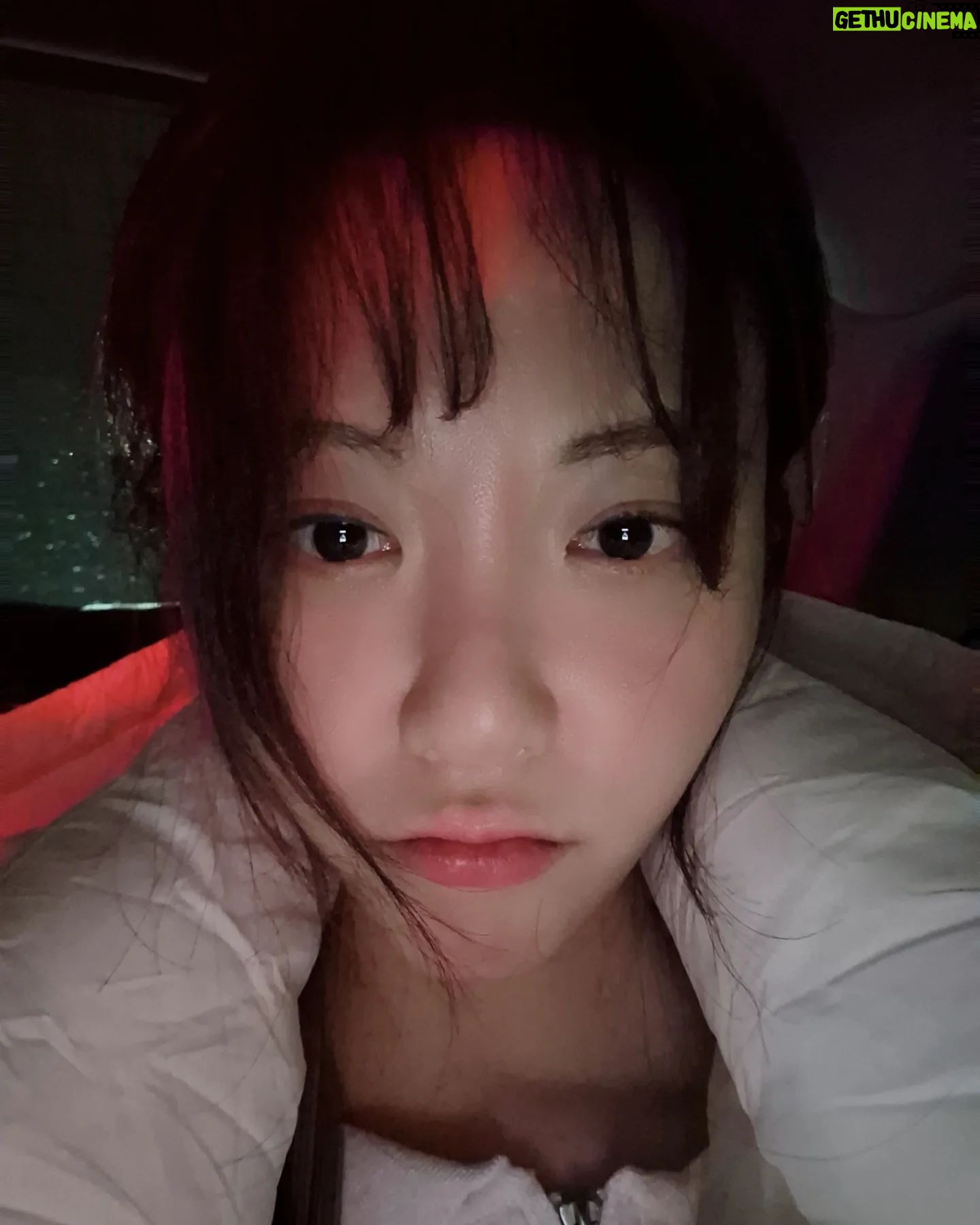 Kim Min-ah Instagram - 술 먹고나면 알 수 없는 사진이 남아있음 #memory #where?