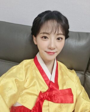 Kim Min-ah Instagram - 근황보고🙇🏻‍♀️ 문안인사드립니다.