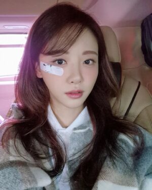 Kim Min-ah Instagram - 자빠져서 다쳤습니다 죄송합니다 19일 탁스패치에서 만나요
#지금은 #다나았어요