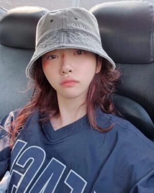 Kim Min-ah Instagram - 자빠져서 다쳤습니다 죄송합니다 19일 탁스패치에서 만나요
#지금은 #다나았어요