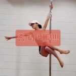 Kim Min-ah Instagram - 선생님 여군 출신 아니시죠 #poledance #hard