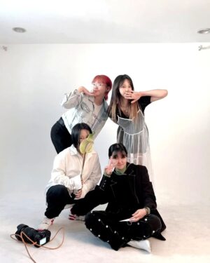 Kim Min-ah Instagram - 아마추언데 프로처럼 만들어주셨오..🥰
@moodyrob.studio 
@moodyr.o8
@imyme_favorite_ 
@c_room__