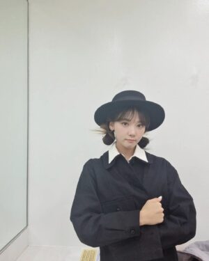 Kim Min-ah Instagram - 블랙 마음껏 입는중 👹🥷어둠의밍
#세치혀