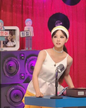 Kim Min-ah Instagram - 봄이 왔나 봄
#하지만패딩을집어넣으면꽃샘추위가오겠지