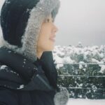 Kim Min-jung Instagram – .
새해 복 드음뿍 받아요 우리🤍
.
다 괜찮고 ,
다 괜찮을거예요
자신을 믿고 나아가요 
화려한 빛들보다 ,
내 마음에 호롱불 하나 켜고 
그 빛 만큼은 꺼지지않게 
스스로 지켜가보면 어떨까요?
그 무엇보다 건강합시다. 

#갑진년