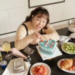 Kim Min-kyoung Instagram - 날씨가 갑자기 너무 추워져서 겨울이 됐어요~ㅜㅜ 이번에도 사진 픽 해주실꺼죠? 이번에는 화보 말고 매거진 촬영 해봤는데 어때요?ㅎㅎ 평소에는 물론이고~ 연말에도 부담 없이 입을 수 있어요~♡ 저는 공구우먼 옷 입고 갈 겨울 여행 고민중이에요~ 여러분은 올 겨울 어디로 놀러가시나요~? 추운 날에는 따뜻하면서도 예쁜 옷 입고 다녀요~~ 인터뷰도 있으니 공구우먼 홈페이지로 보러가세용~^^ #공구우먼 #매거진 #데일리룩 #가을코디 #겨울코디 # 연말파티