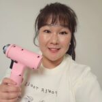 Kim Min-kyoung Instagram - 제가 들고 있는걱 드라이기냐구요? 아닙니다! 저건 공구세트입니다 구조견들이 가족을 만나기전까지 머물러야하는 보호소에 지붕을 만들어주는 지붕프로젝트를 하고 있습니다. 모두가 안전하게 살아갈수있는 세상이 되는 그날까지 safeact ! #safeact #세이프액트 #지붕프로젝트 @artist_imsumi