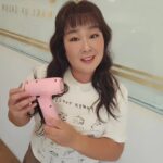 Kim Min-kyoung Instagram - 제가 들고 있는걱 드라이기냐구요? 아닙니다! 저건 공구세트입니다 구조견들이 가족을 만나기전까지 머물러야하는 보호소에 지붕을 만들어주는 지붕프로젝트를 하고 있습니다. 모두가 안전하게 살아갈수있는 세상이 되는 그날까지 safeact ! #safeact #세이프액트 #지붕프로젝트 @artist_imsumi
