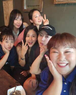Kim Min-kyoung Instagram - 올해 생일도 너무 큰 사랑 받았어요~
이거 다 보답하고 살께요~~
난 너무 행복한 사람이란걸 또 한번 느끼게 해준 내생일~
선물도 너무 많이 받고 축하도 많이 받고~~ 아~~ 배부르다^^
최고로 행복하단 얘깁니다~~♡♡
내년을 또 기다리며~~ ㅎㅎ