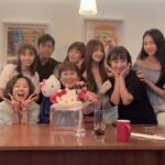 Kim Min-kyoung Instagram – 올해 생일도 너무 큰 사랑 받았어요~
이거 다 보답하고 살께요~~
난 너무 행복한 사람이란걸 또 한번 느끼게 해준 내생일~
선물도 너무 많이 받고 축하도 많이 받고~~ 아~~ 배부르다^^
최고로 행복하단 얘깁니다~~♡♡
내년을 또 기다리며~~ ㅎㅎ