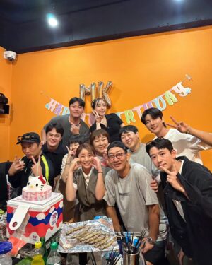 Kim Min-kyoung Instagram - 올해 생일도 너무 큰 사랑 받았어요~
이거 다 보답하고 살께요~~
난 너무 행복한 사람이란걸 또 한번 느끼게 해준 내생일~
선물도 너무 많이 받고 축하도 많이 받고~~ 아~~ 배부르다^^
최고로 행복하단 얘깁니다~~♡♡
내년을 또 기다리며~~ ㅎㅎ