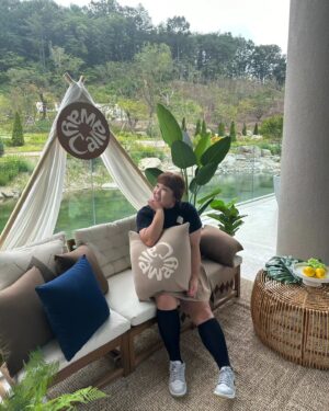 Kim Min-kyoung Instagram - 캘러웨이 F/W 골프 행사에 초대 받아서 비싸서 못간다는 카스카디아cc 갔다왔어요~~
얘들아 우리 옷을 맞춰입으니까 우리.. 걸.그.. 아니다~~ ㅎㅎ
너무 재밌었당~~ 
이제 가을에 골프 마니 나갈껀데~
이쁜옷 입고 쳐야지 ^^ 신난다~~
초대해 주셔서 감사합니다~~♡

@callawayapparel_korea
#캘러웨이어패럴  #협찬