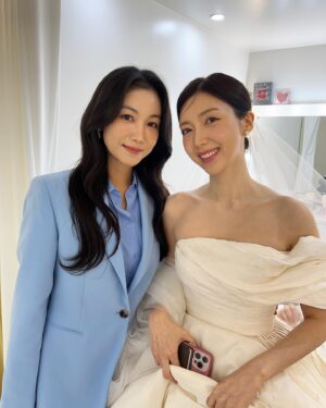 Kim Ok-vin Instagram - 눈 마주치면 울것 같아서 막둥이 눈을 볼 수가 없었답니다.  오늘 동생 결혼식에 와주신 분들 , 마음 깊이 감사 인사를 드립니다. 오늘 제가 정신이 없어 후루룩 지나갔더라도 곧 다시 인사드릴게요.  벚꽃이 절정인 오늘, 아름답게 만개한 봄 속에서 고운이가 결혼을 잘 마쳤습니다. 감사드립니다❤️