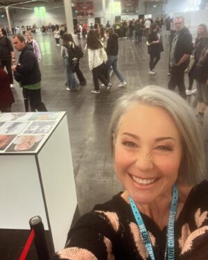 Kim Rhodes Instagram - We are DOING IT! Come in! Im here! @germanfilmcomiccon