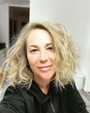 Kim Rhodes Instagram - Volume that only happens when you put your hair up so the goats won’t eat it but somehow they still manage. FOLLOW ME FOR MORE BEAUTY TIPS!
