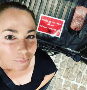 Kim Rhodes Instagram - Dear @basingstokecomiccon, is it possible to get this sign from @milestonesmuseum at my table tomorrow? #basingstokecomiccon