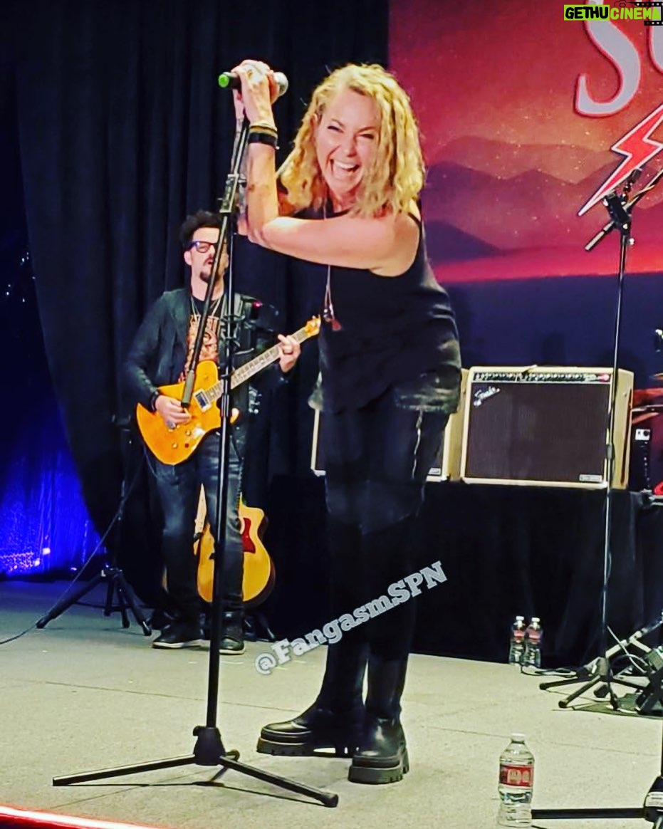 Kim Rhodes - 5.5K Likes - Thank you, #spnsf, for being the source of this joy and thank you @fangasmspn for the shot. 💖