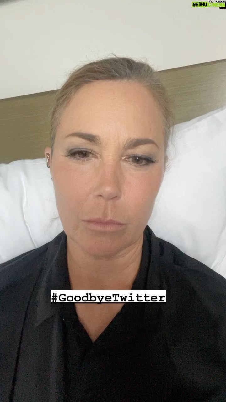 Kim Rhodes - 7.9K Likes - Man. The Twitterverse is just explamodided.