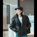Kim Seo-hyung Instagram - 비닐하우스 프리뷰시사회에서 만나요 ☺️✈️ (우연히 만난 기자님 ~~ 감사합니다 )