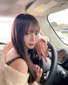 Kim So-hee Instagram - 뭘봐잉🤍🐰 #vleti