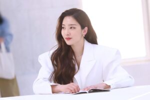 Kim So-ra Instagram - •
오늘 마지막😭
기란아 안녕😭

#경이로운소문2