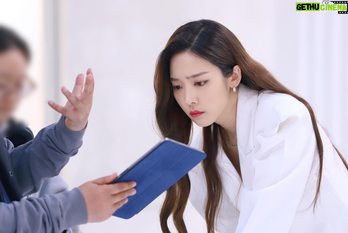 Kim So-ra - 50.8K Likes - •
오늘밤도 경이로운소문2
#경이로운소문2