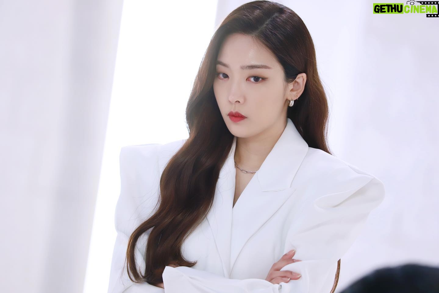 Kim So-ra - 50.8K Likes - •
오늘밤도 경이로운소문2
#경이로운소문2