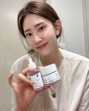 Kim Su-Ji Instagram - 순하고 좋네용☺️
.
.
#프리미엄클린뷰티
#935화장품