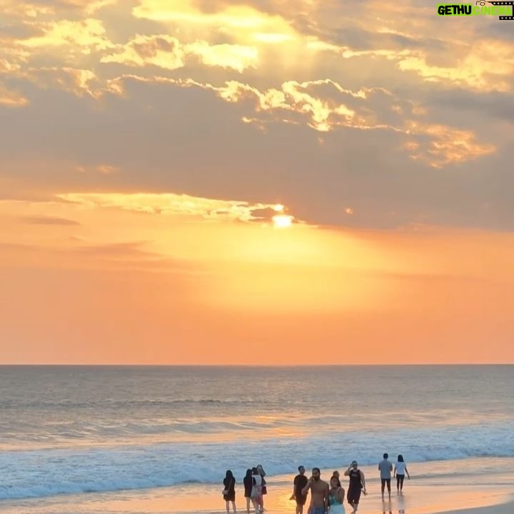 Kim Su-Ji - 3 Likes - 행복😎🏝️