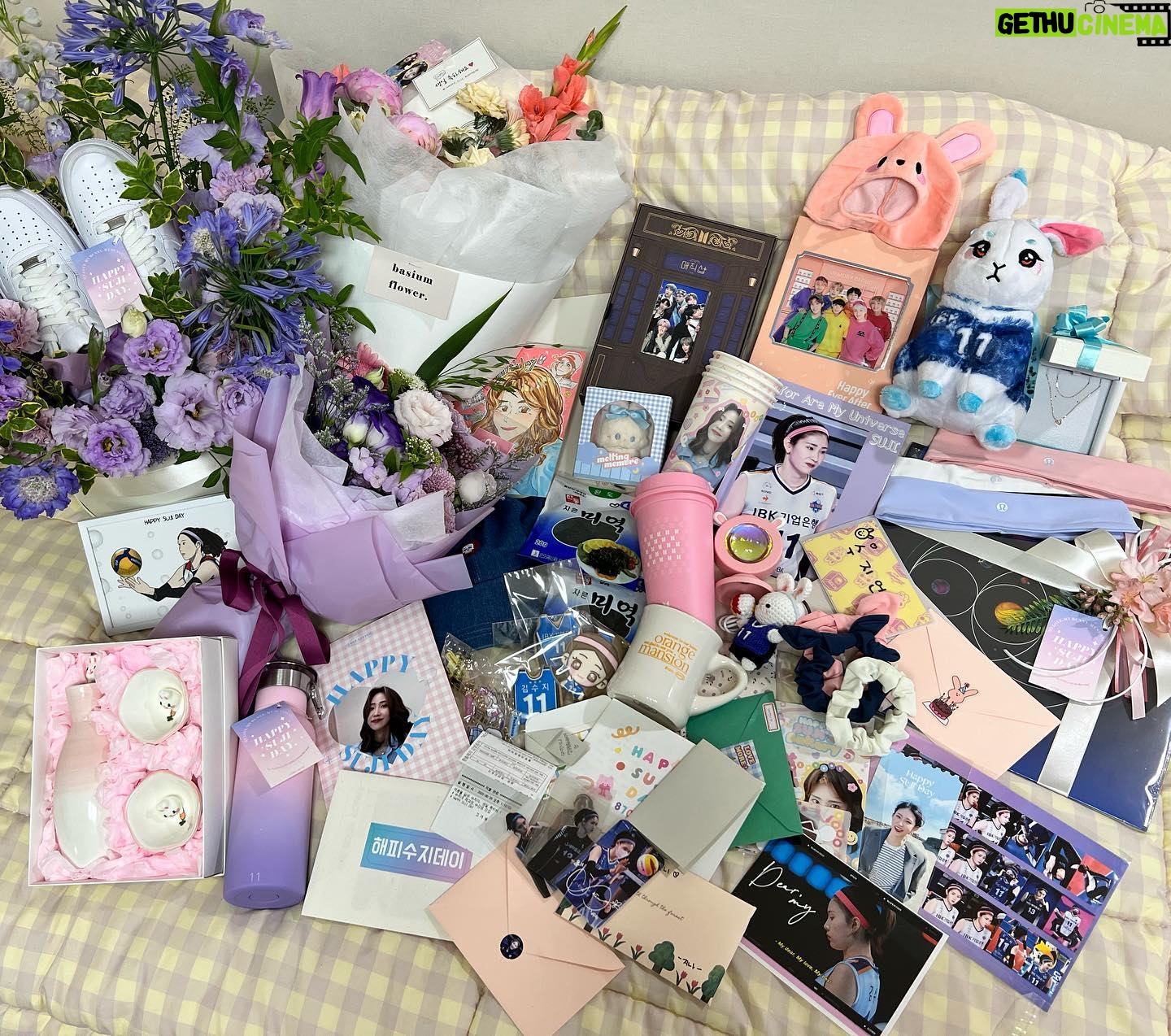 Kim Su-Ji - 3 Likes - 너무 행복한 하루를 보냈내요☺️
생일 축하해주신 모든 분들 너무 감사합니다🥹🫶🏻