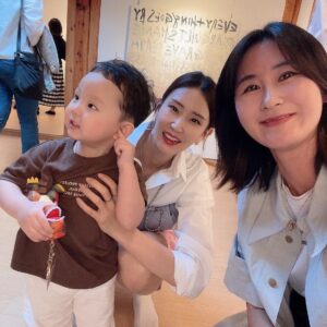 Kim Su-Ji Instagram - 🫶🏻
#별샘
#전시회
#자기순화